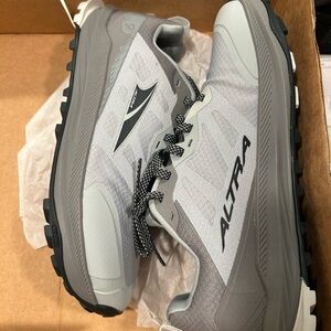 Altra Light Gray Trail Sneakers - MENS 9 WIDE
